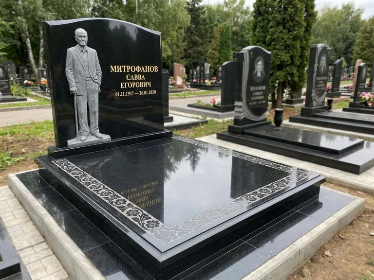 Памятник с барельефом — выполненная работа 48 в Новокузнецке