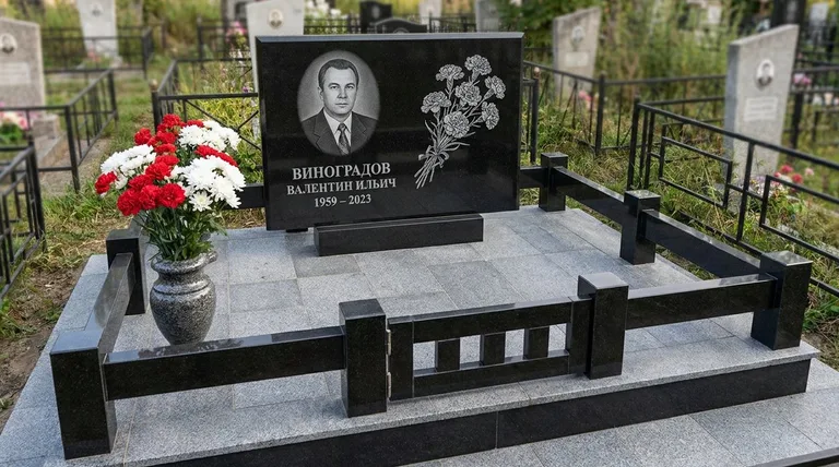 Памятник с гравировкой гвоздик — выполненная работа «Виноградов» в Новокузнецке