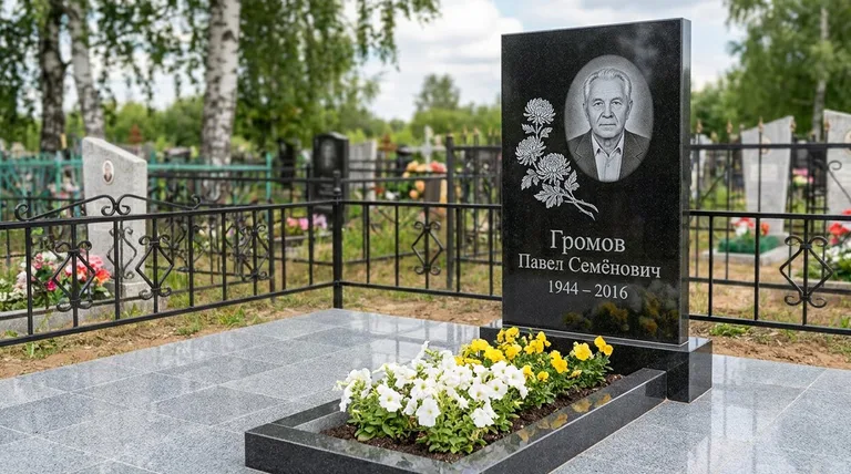 Памятник с гравировкой хризантем — выполненная работа «Громов» в Новокузнецке