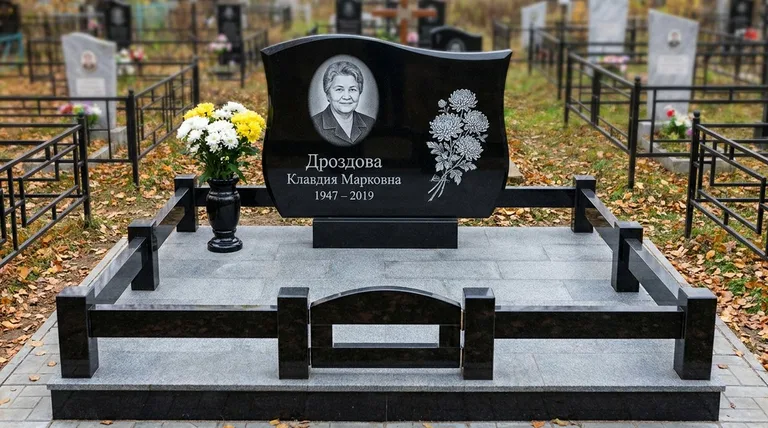 Памятник с гравировкой хризантем — выполненная работа «Дроздова» в Новокузнецке