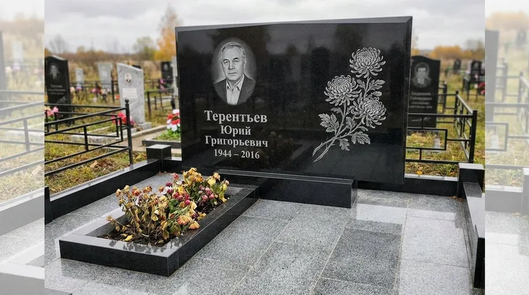 Памятник с гравировкой хризантем — выполненная работа «Терентьев» в Новокузнецке