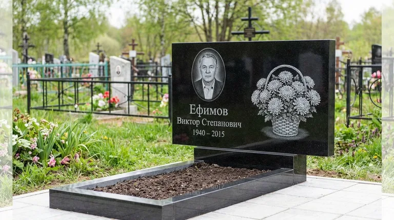 Памятник с гравировкой хризантем — выполненная работа «Ефимов» в Новокузнецке
