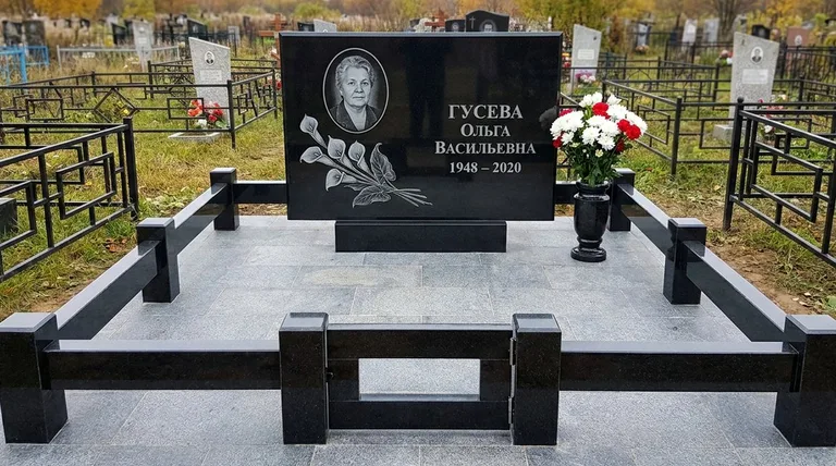 Памятник с гравировкой калл — выполненная работа «Гусева» в Новокузнецке