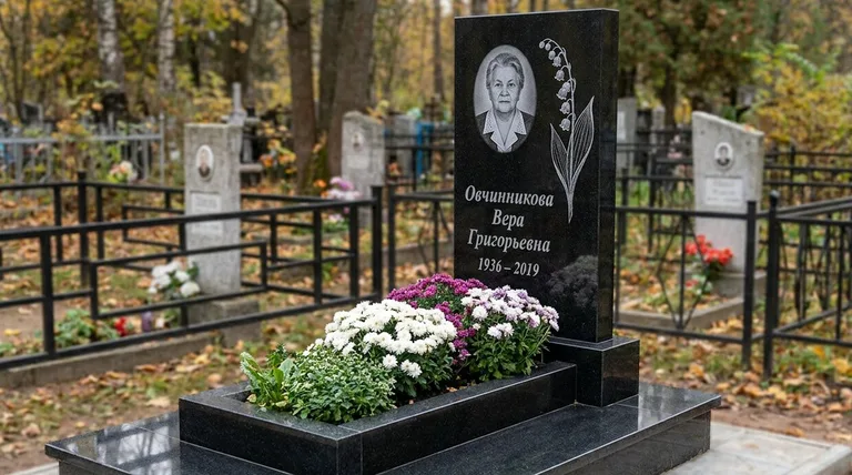 Памятник с гравировкой ландышей — выполненная работа «Овчинникова» в Новокузнецке