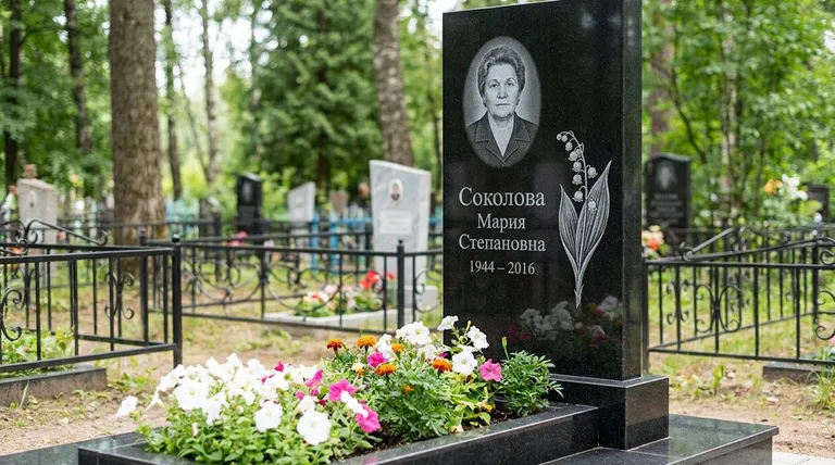 Памятник с гравировкой ландышей — выполненная работа «Соколова» в Новокузнецке