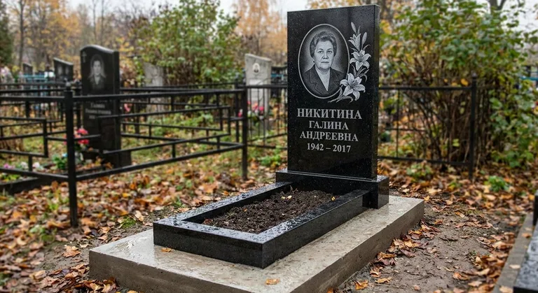 Памятник с гравировкой лилий — выполненная работа «Никитина» в Новокузнецке
