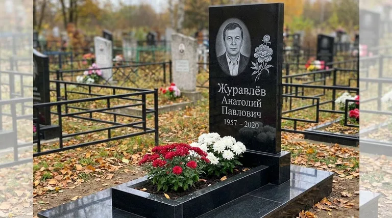 Памятник с гравировкой пионов — выполненная работа «Журавлёв» в Новокузнецке