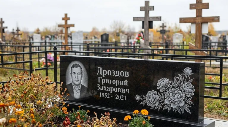 Памятник с гравировкой пионов — выполненная работа «Дроздов» в Новокузнецке