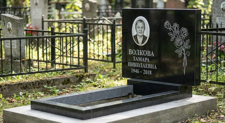 Памятник с гравировкой роз — выполненная работа «Волкова» в Новокузнецке