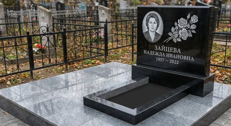 Памятник с гравировкой роз — выполненная работа «Зайцева» в Новокузнецке