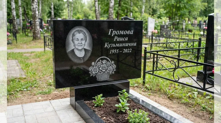 Памятник с гравировкой роз — выполненная работа «Громова» в Новокузнецке