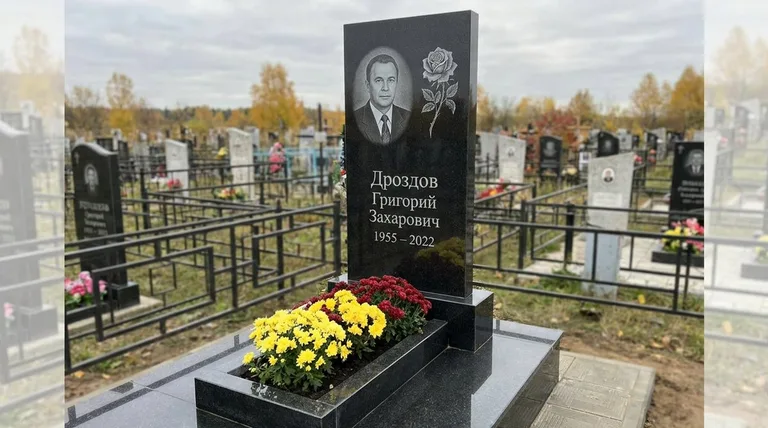 Памятник с гравировкой роз — выполненная работа «Дроздов» в Новокузнецке