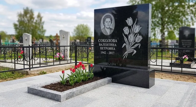 Памятник с гравировкой тюльпанов — выполненная работа «Соколова» в Новокузнецке