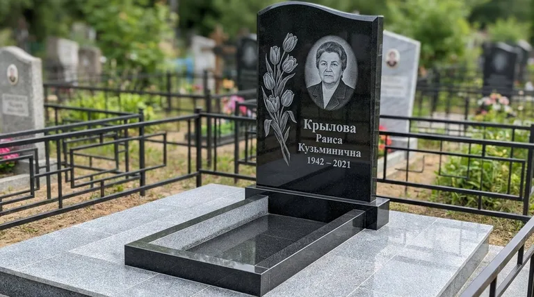 Памятник с гравировкой тюльпанов — выполненная работа «Крылова» в Новокузнецке