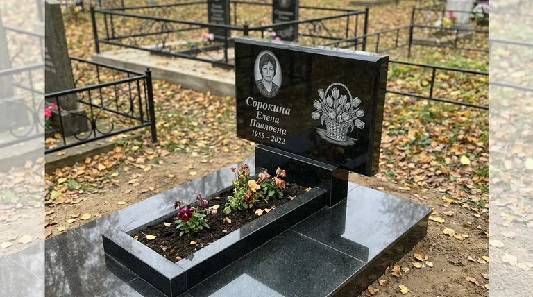 Памятник с гравировкой тюльпанов — выполненная работа «Сорокина» в Новокузнецке