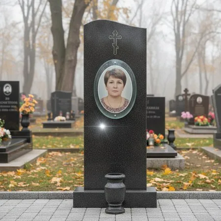Овальный портрет на стекле 240×300 мм на памятнике в Новокузнецке