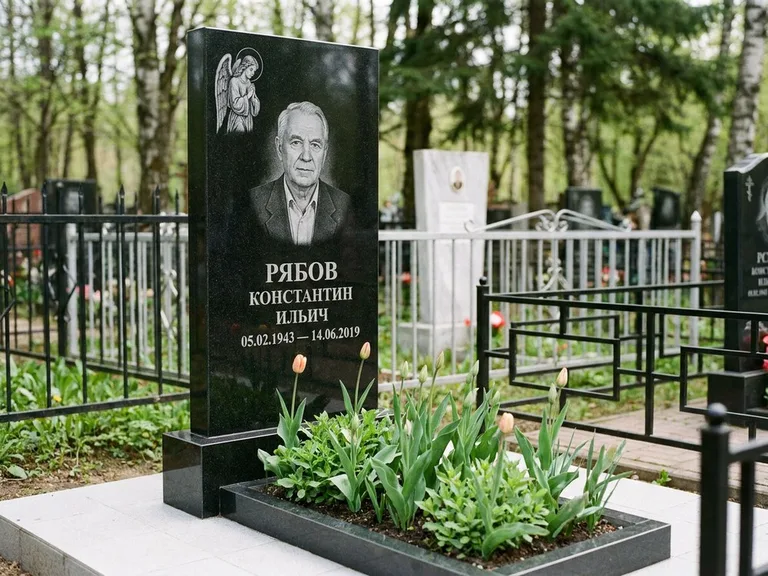 Памятник с гравировкой ангела — гравировка ангела с крестом рядом с эпитафией, работа «Фаддеев» в Новокузнецке