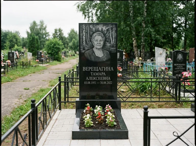 Памятник с гравировкой берёзы — гравировка берёзовой рощи в глубину, работа «Верещагина» в Новокузнецке