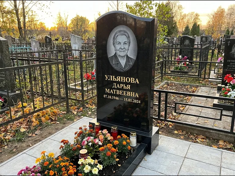 Гравировка портрета на чёрном граните — выполненная работа 12 в Новокузнецке