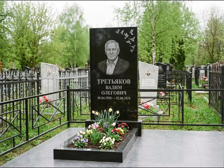 Памятник с гравировкой голубей — гравировка стаи голубей, взлетающей от угла стелы, работа «Третьяков» в Новокузнецке