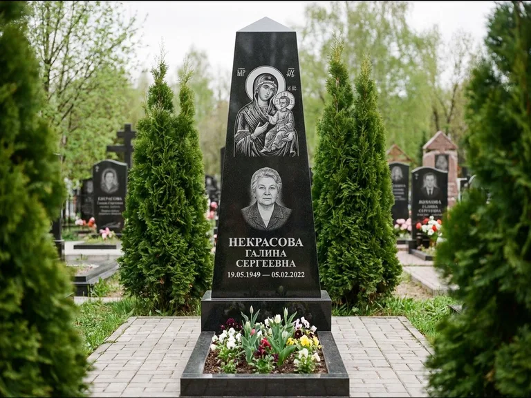Памятник с гравировкой иконы — образ Николая Чудотворца, работа «Третьяков» в Новокузнецке