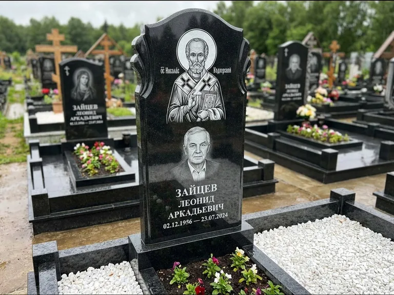 Памятник с гравировкой иконы — образ Николая Чудотворца, работа «Лебедева» в Новокузнецке