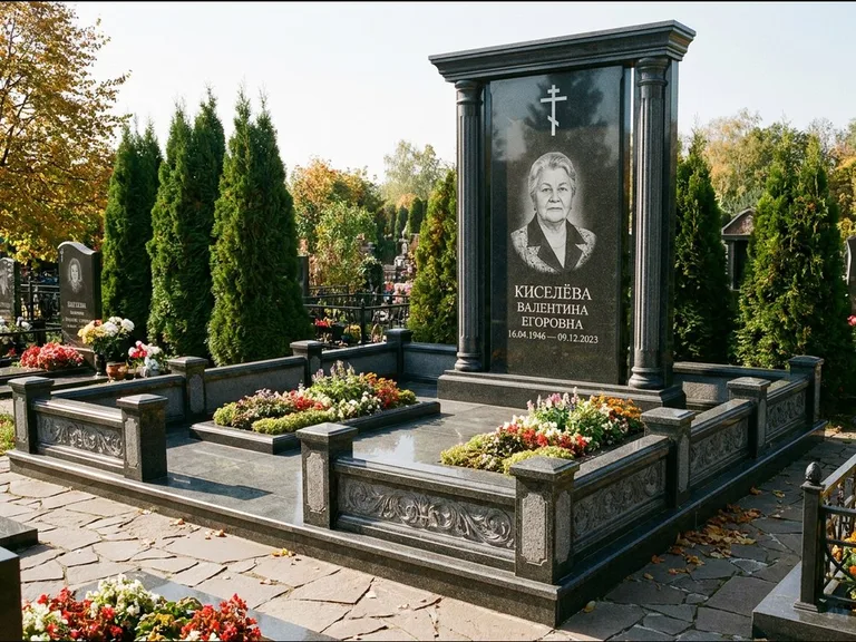 Памятник из чёрного гранита — стела с кельтским крестом с латинским крестом, работа «Ерофеева» в Новокузнецке
