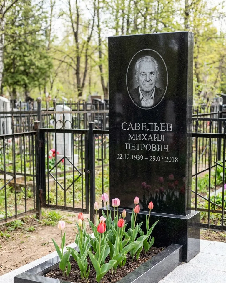 Горизонтальный памятник под ключ на гранитном основании в Новокузнецке