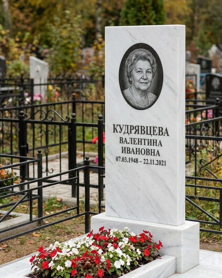 Двойной памятник под ключ с цоколем и плиткой в Новокузнецке
