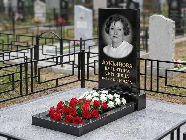 Портрет на памятнике в Новокузнецке — Ч/б портрет → гравировка на стандартном комплексе