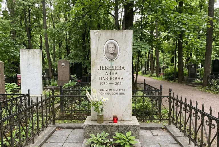 Уборка могилы до и после осенью — городское кладбище в Новокузнецке