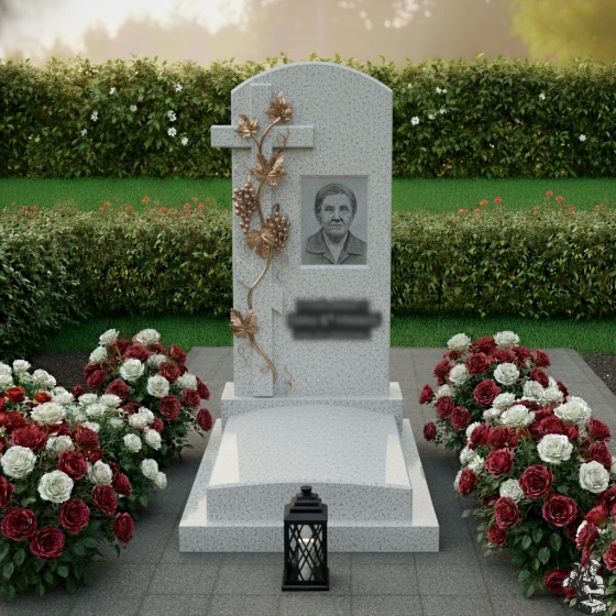 Православный гранитный памятник с крестом во Владивостоке, гранит Мансуровский