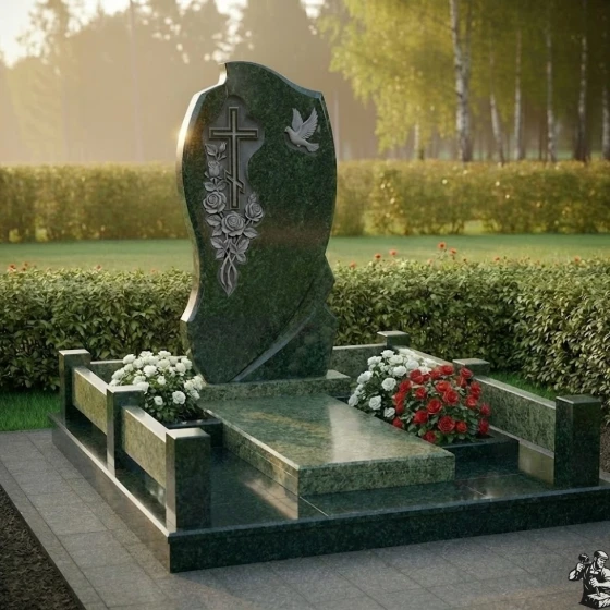 Элитный православный памятник с крестом во Владивостоке, гранит Балтик грин