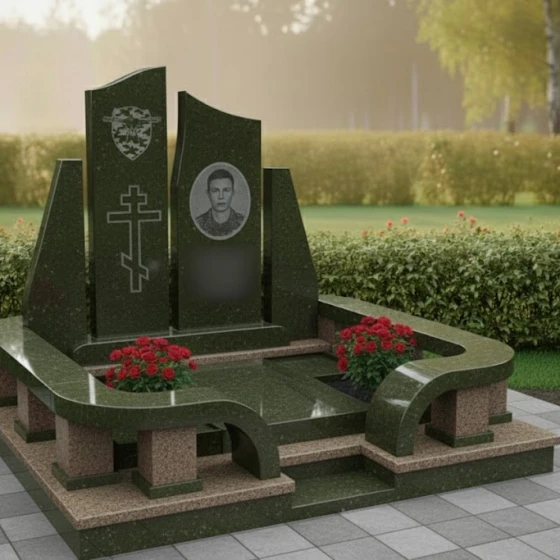 Мемориальная композиция с двойной стелой и гравировкой, гранит Балтик грин