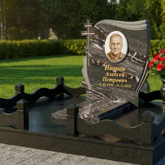 Памятник на могилу православный вертикальный в Барнауле, гранит амфиболит