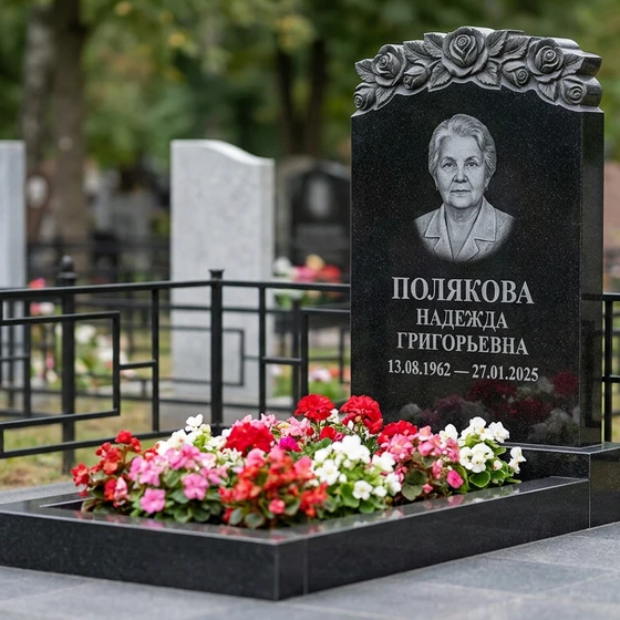 Памятник с гирляндой роз из габбро-диабаза