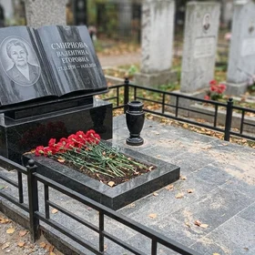 Гранитный памятник в виде книги
