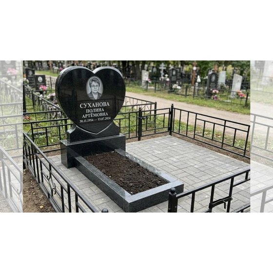 Гранитный памятник в форме сердца