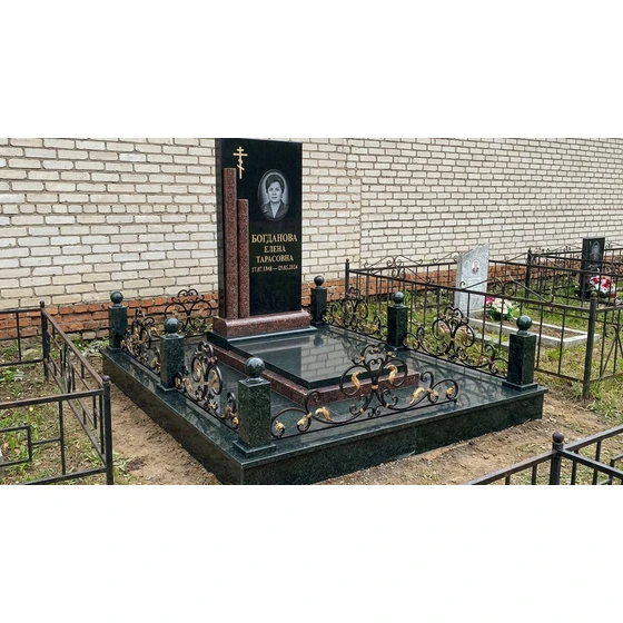 Комбинированный памятник с крестом