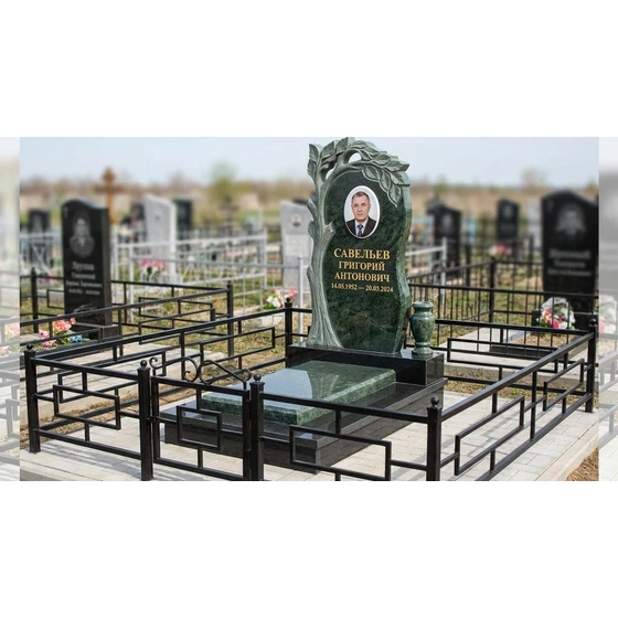 Комбинированный памятник с резным деревом и портретом
