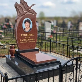 Комбинированный памятник с птицами Арка