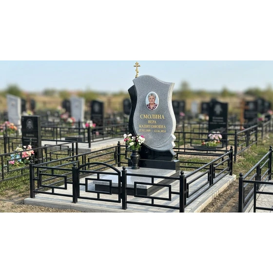 Комбинированный памятник фигурный с крестом для женщины